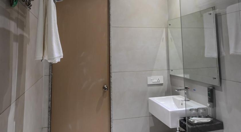 World Inn Hotel - image 45