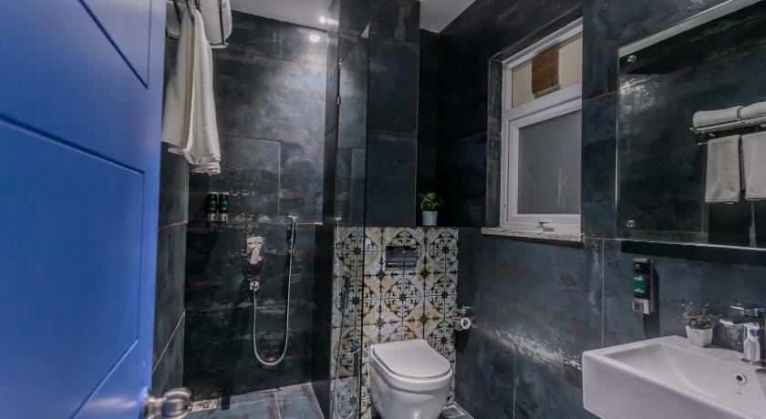 World Inn Hotel - image 40