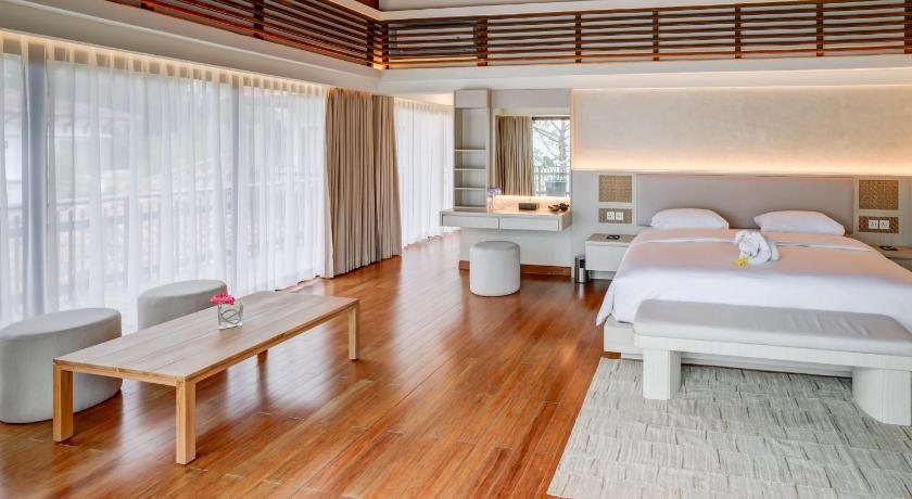 Image of Four-Bedroom Beachfront Villa 3