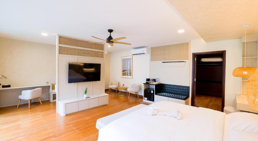 Image of Four-Bedroom Beachfront Villa 6