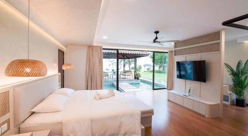 Image of Four-Bedroom Beachfront Villa 4
