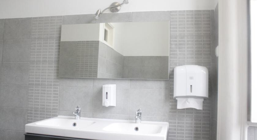 Hostel 402 photo