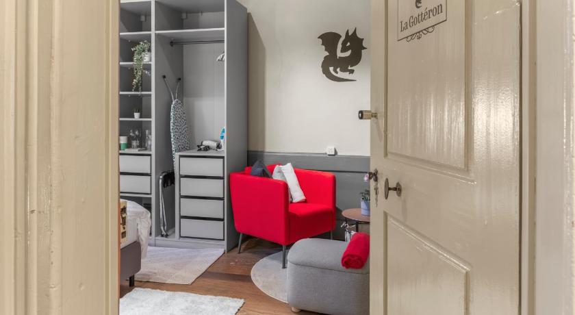 Chambre chaleureuse dans la vieille ville de Fribourg