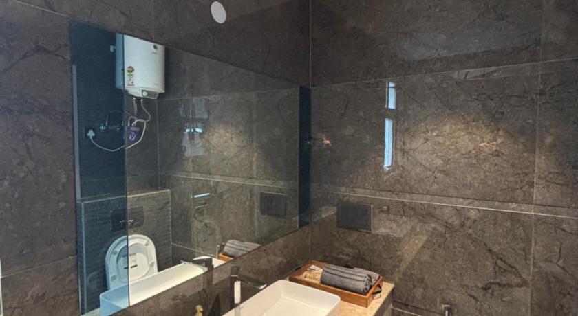 Housr Sector 43 Gurgaon Near Global Foyer Mall - image 17