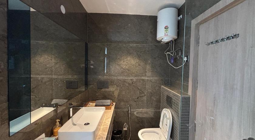 Housr Sector 43 Gurgaon Near Global Foyer Mall - image 21