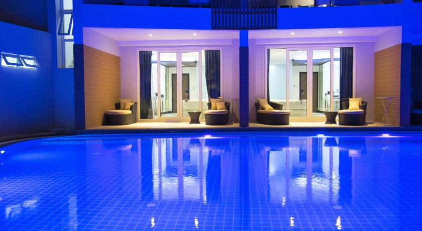 Image of Deluxe Pool Access Room 8