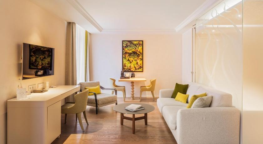 Image of Junior Suite with Balcony 3