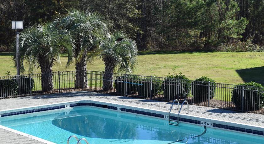 Landmark Inn photo