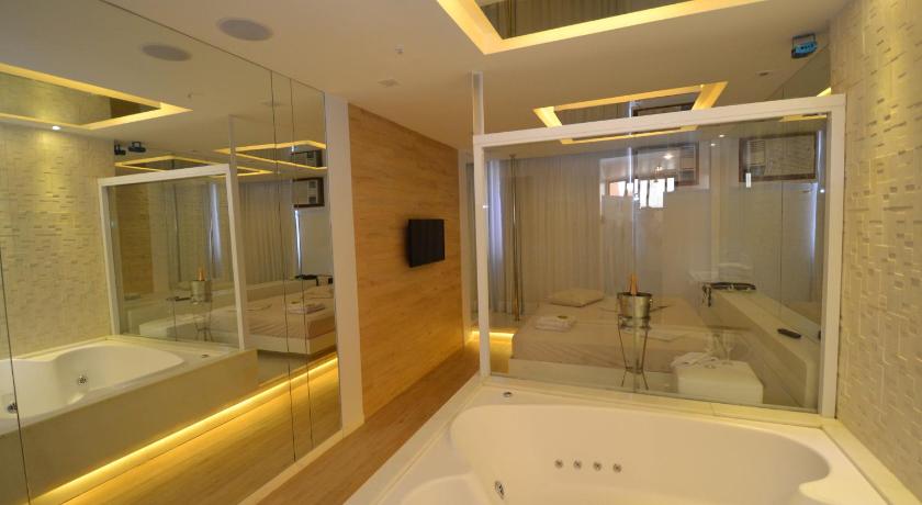 Image of Luxury Suite with Spa Bath 2