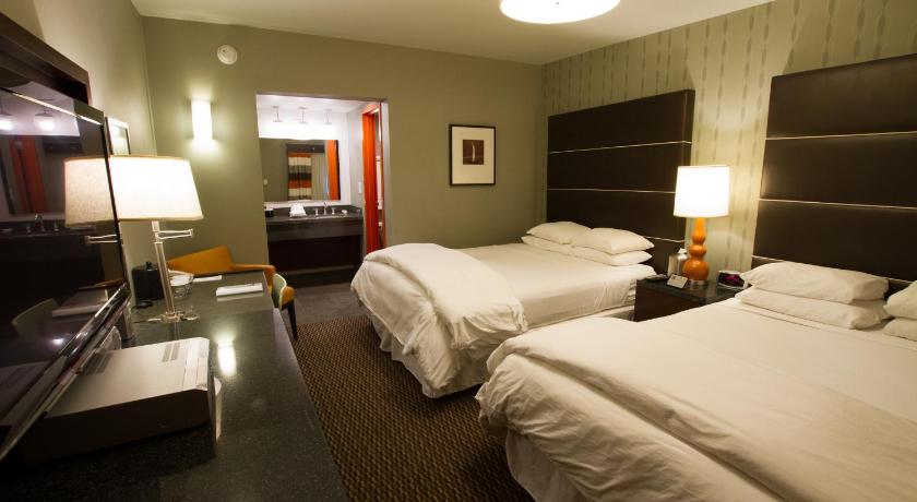 Image of Deluxe Double Queen Room 3