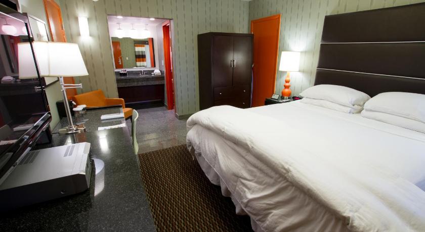 Image of Deluxe King Room 4