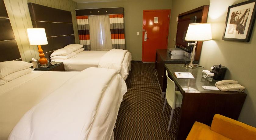 Image of Deluxe Double Queen Room 4