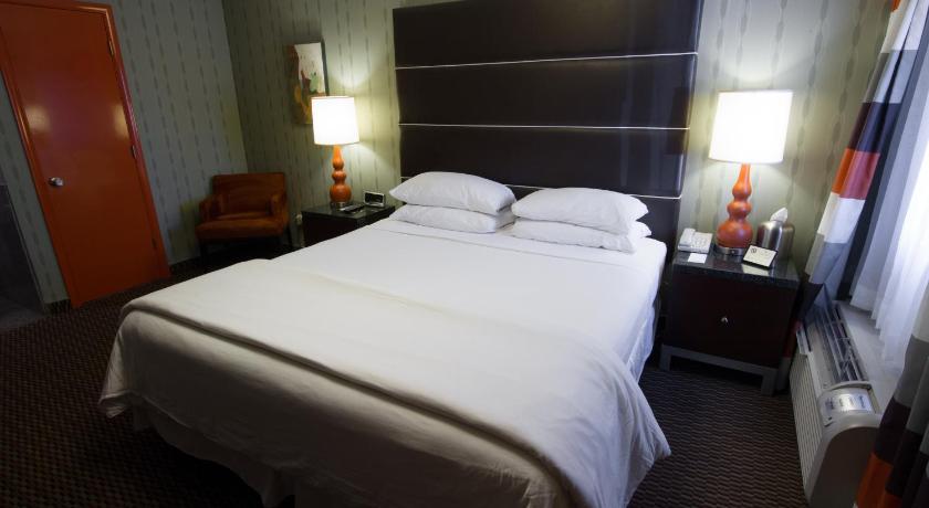 Image of Deluxe King Room with Whirlpool 1