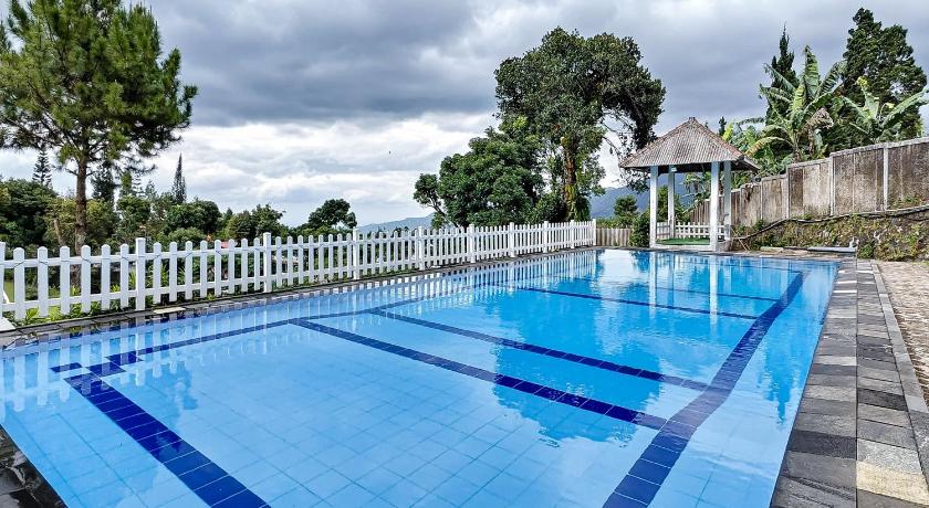 RedDoorz near Taman Safari 3 – Bogor, PA