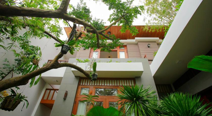 Image of Family Room 6