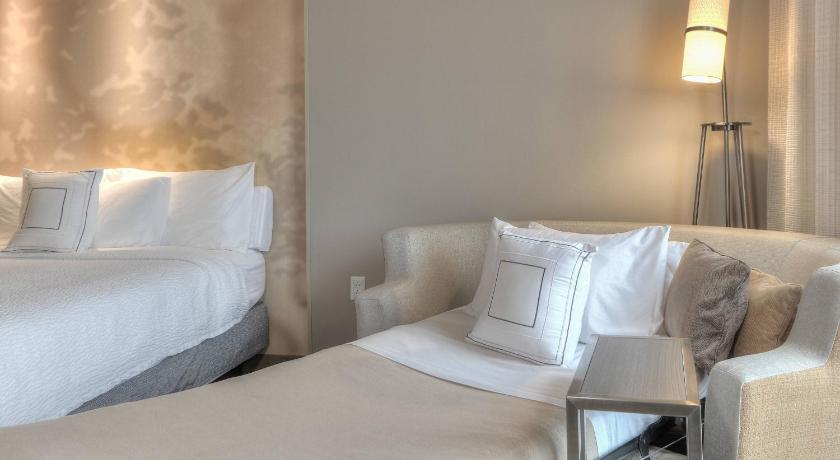 Image of Queen Room with Two Queen Beds, Mountain View and Sofa Bed 6