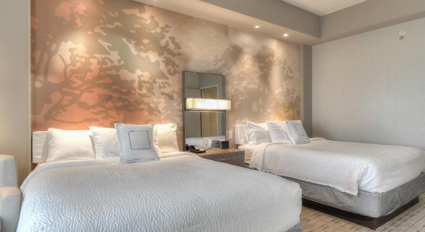 Image of One-Bedroom Queen Suite with Two Queen Beds, River View and Sofa Bed 7