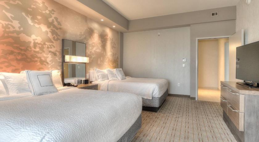 Image of One-Bedroom Queen Suite with Two Queen Beds, River View and Sofa Bed 5