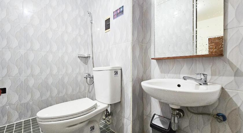 RedDoorz @ AVA Guesthouse Pucang Anom Timur – Surabaja, IL