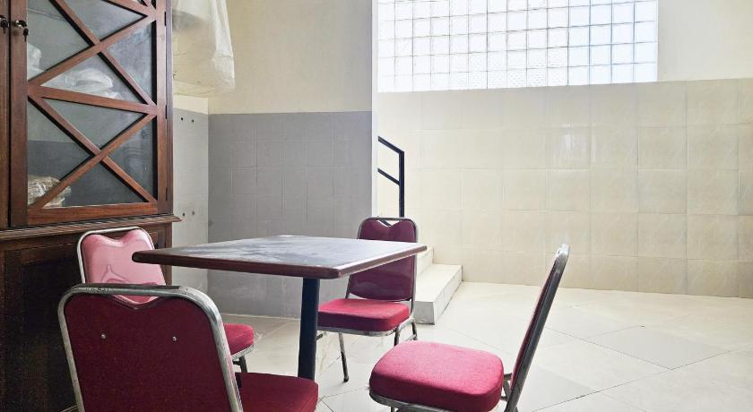 RedDoorz @ AVA Guesthouse Pucang Anom Timur – Surabaja, IL