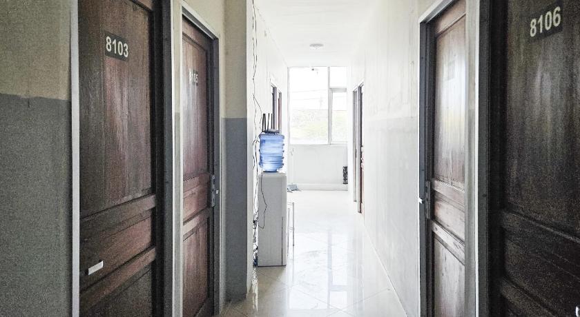 RedDoorz @ AVA Guesthouse Pucang Anom Timur – Surabaja, IL