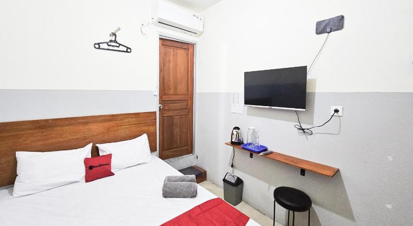 RedDoorz @ AVA Guesthouse Pucang Anom Timur – Surabaja, IL