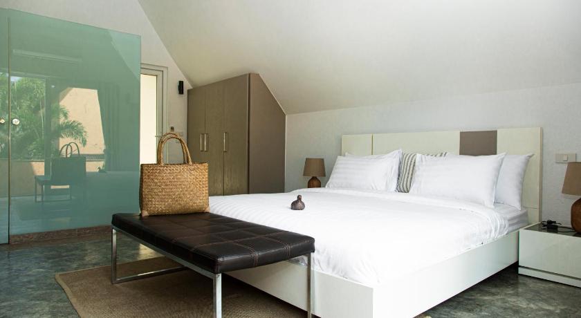 Image of Deluxe Three-Bedroom Villa with Private Pool 4