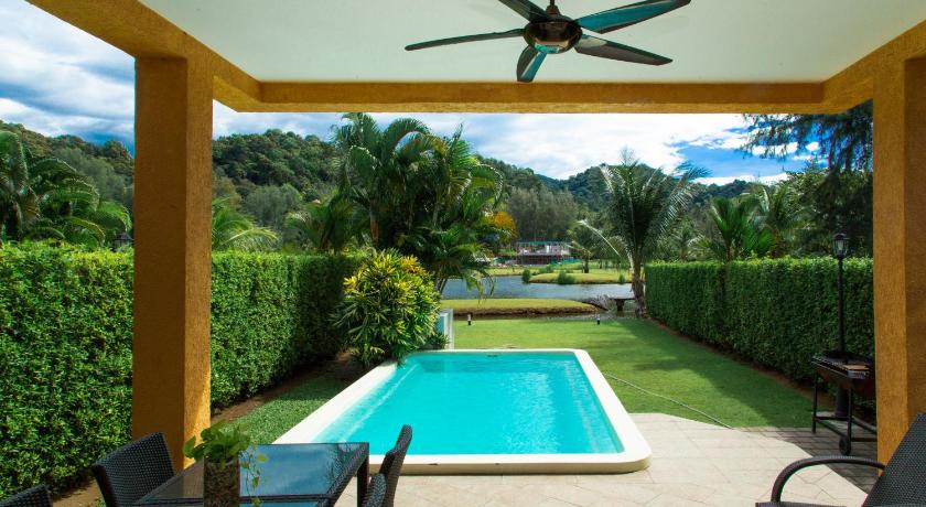 Image of Deluxe Three-Bedroom Villa with Private Pool 15