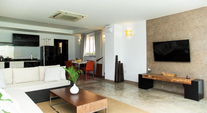 Image of Deluxe Three-Bedroom Villa with Private Pool 7