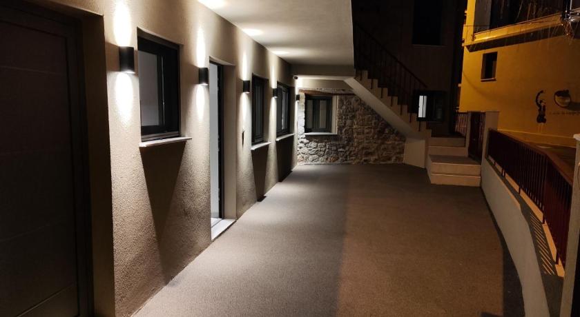 Pavliani Pavliani Apartments 3-Star Guesthouse pool