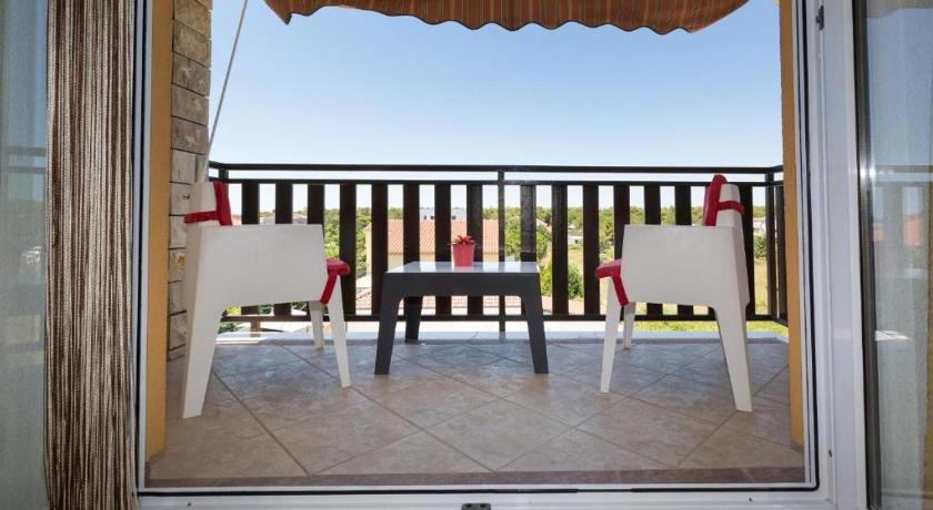 Apartments & Rooms Laganini SARA