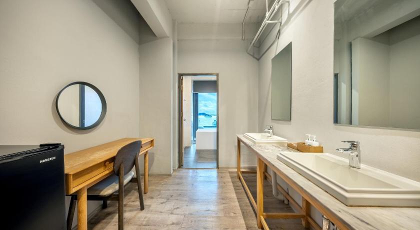 Image of Deluxe Family Sea View 8