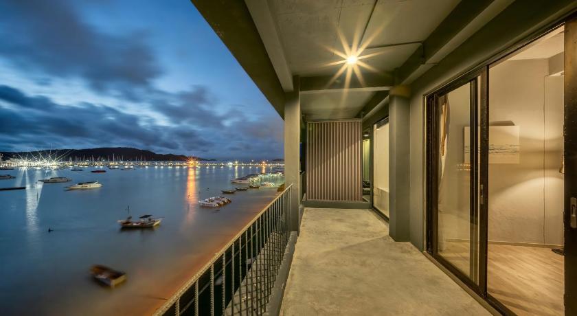 Image of Deluxe Family Sea View 6