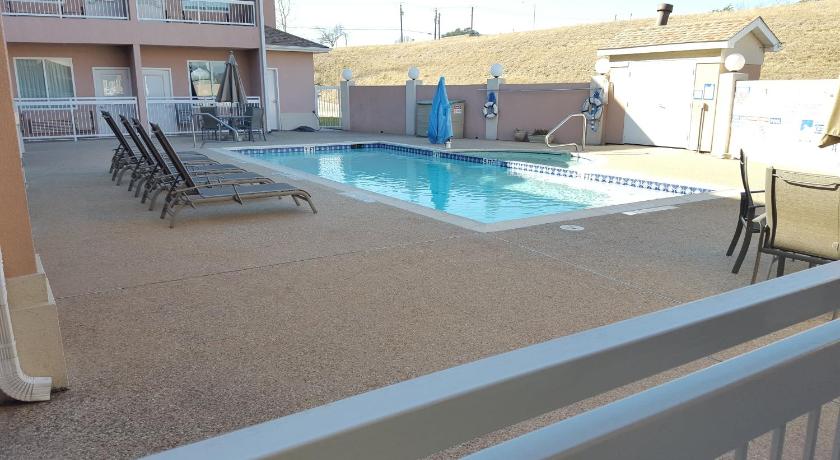 Country Inn & Suites by Radisson, Fort Worth West l-30 NAS JRB photo