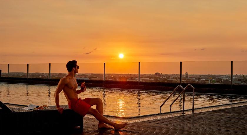 マカッサル Four Points by Sheraton Makassar 4つ星 ホテル スイート