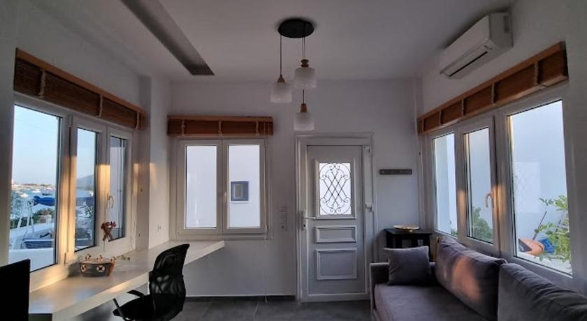 Barewake's Place 1 Spacious Cycladic and Seaside View South Paros