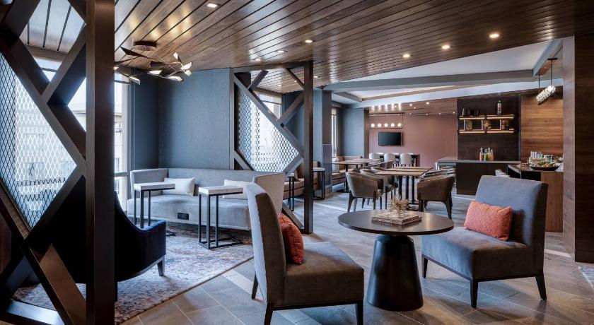 Afbeelding van King Room with Tub and M Club Lounge Access - Mobility and Hearing Accessible 4