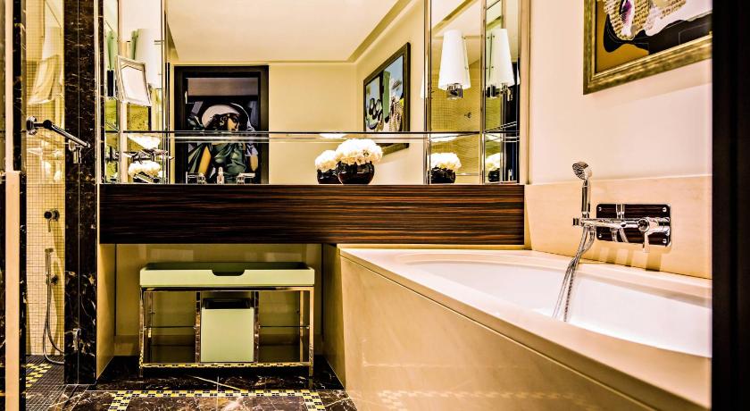 Image of Art Deco Super King Balcony, Guest room, 1 Super King, City view 2