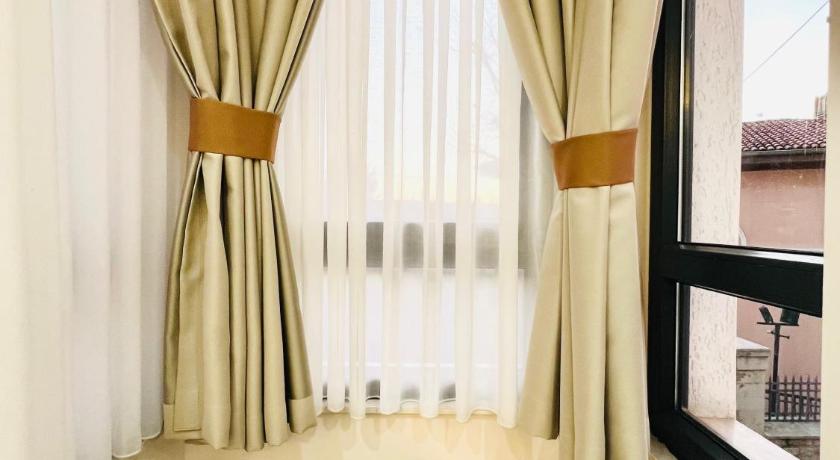 Ninova Boutique Hotel - image 7