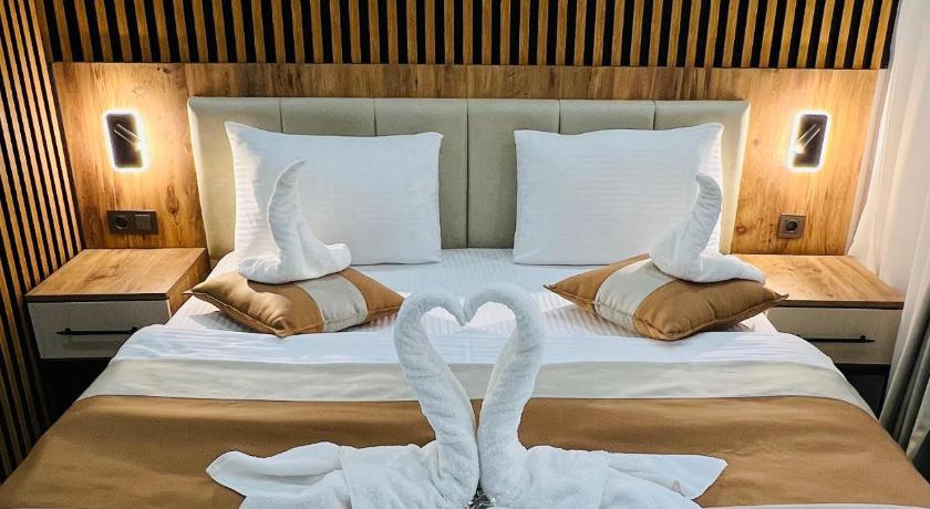 Ninova Boutique Hotel - image 2