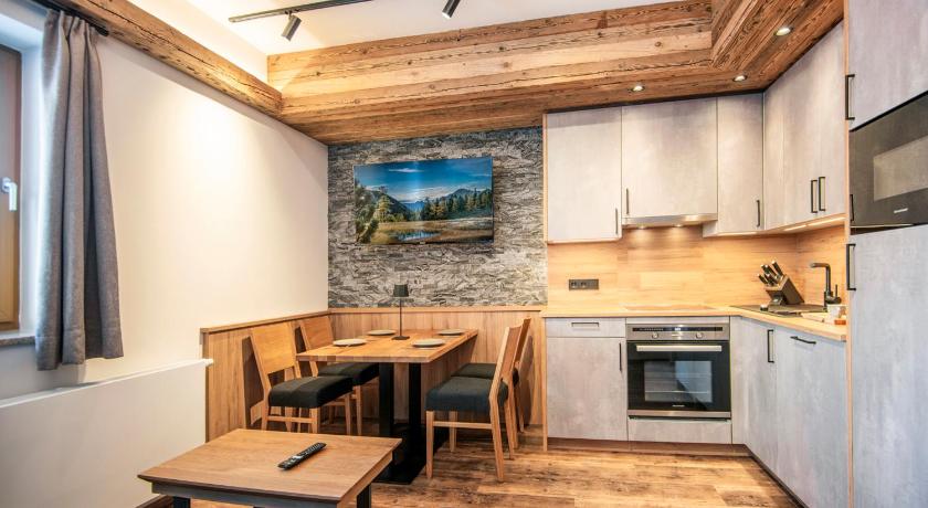 Bad Gastein AlpinSpa zur Post Apartment - Bergbahn im Sommer 2026 inklusive 5-Star Guesthouse pool