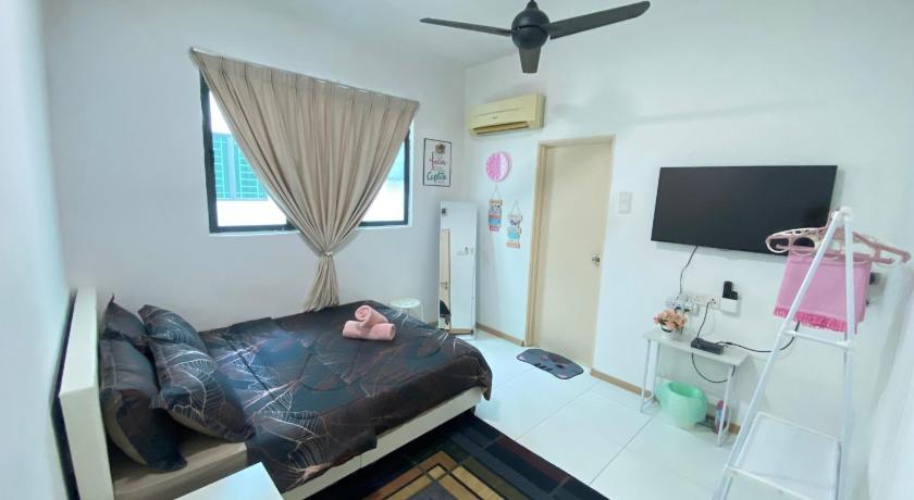 シャーアラム Ayra Homestay Vista Alam 3つ星 ゲストハウス プール