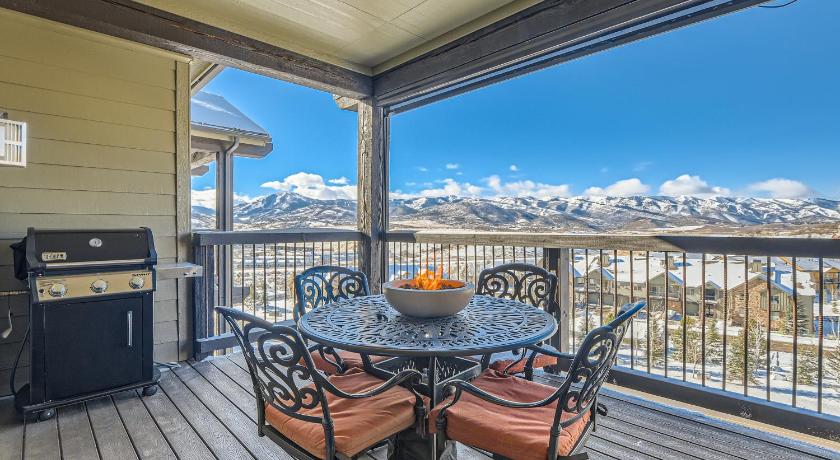 鹿山 Private Hot Tub, Close to Resorts - Private Hot Tub - Close to PC, Mountain Mansion Family Getaway 4星级 住宿 外观