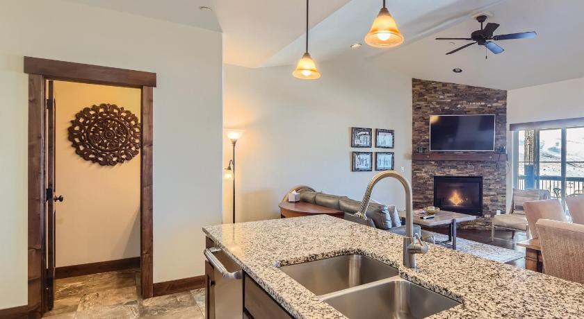 鹿山 Private Hot Tub, Close to Resorts - Private Hot Tub - Close to PC, Mountain Mansion Family Getaway 4星级 住宿 外观