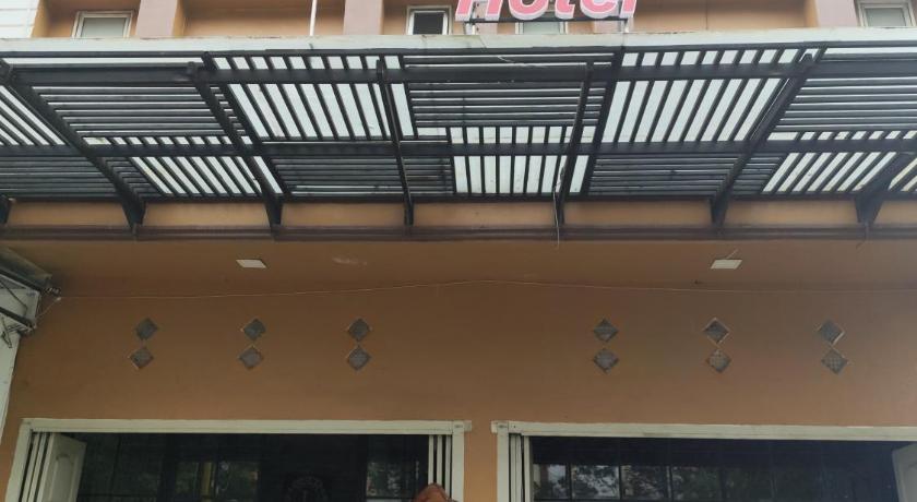 Louise Hotel - image 3