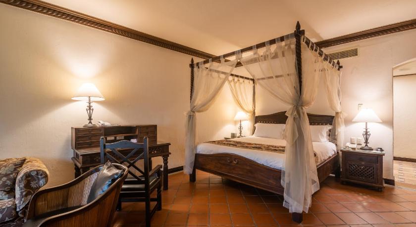 Image of Luxury Honeymoon Suite 4