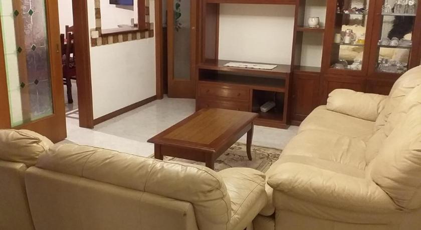Casa Gabbiano near Venice by train