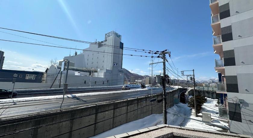 札幌 8-1閑静なエリア豊平川目の前でゆったりと静かな旅行可能 3つ星 宿泊施設 レストラン