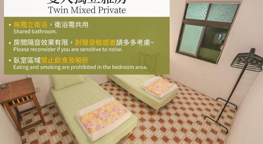 Image of Twin Room with Shared Bathroom - Mixed 5