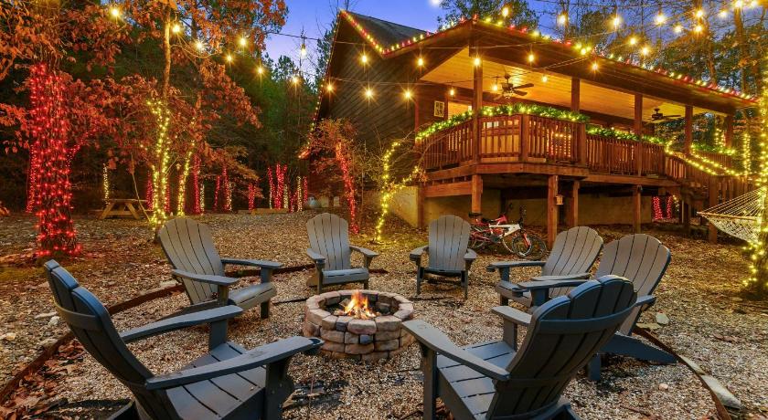 Secluded Creekside Waterfront Cabin • Hot Tub Fun